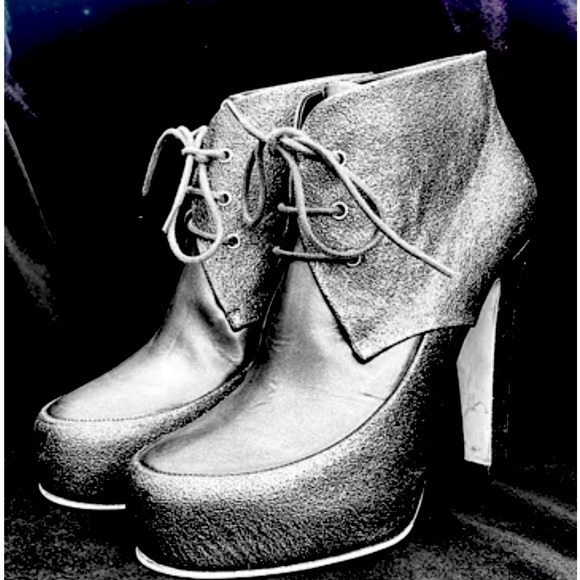 CHANEL SILVER METALLIC LEATHER  HIGH HEEL ANKLE BOOTIES ! - 9 - GORGEOUS !🔥💋 - Picture 1 of 15